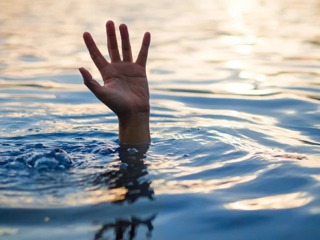 drowning-victims-hand-drowning-man-needing-help_53476-822